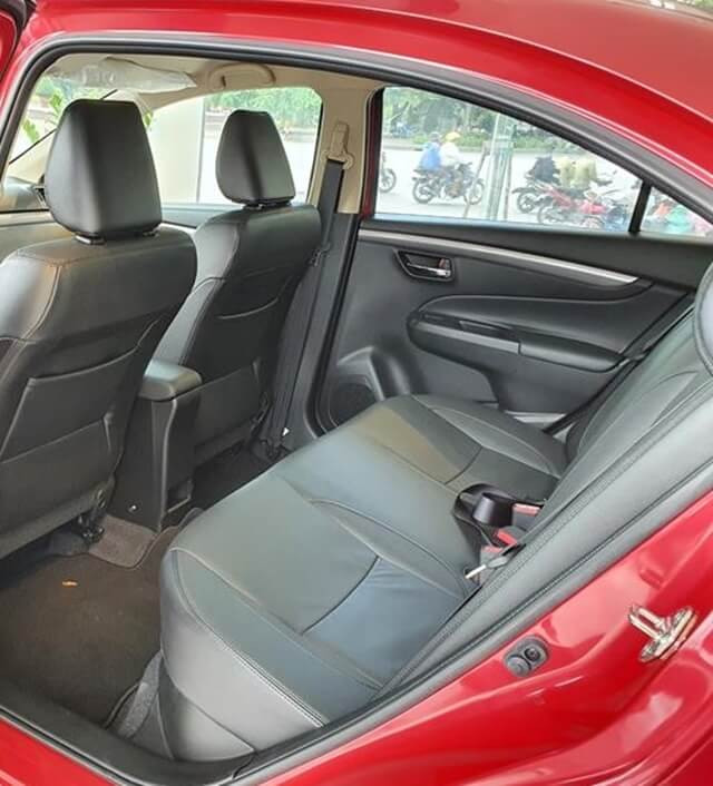 Suzuki-Ciaz-khoang-hanh-khach