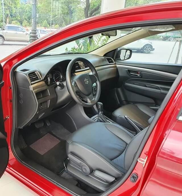 Suzuki-Ciaz-khoang-lai