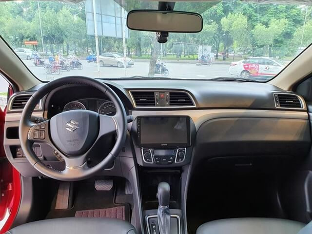 Suzuki-Ciaz-noi-that-khoang-lai