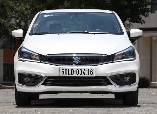 Suzuki-Ciaz-phan-dau-xe