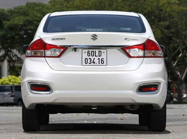 Suzuki-Ciaz-phan-duoi-xe