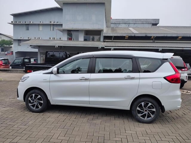 Suzuki-Ertiga-2023-phan-than-xe