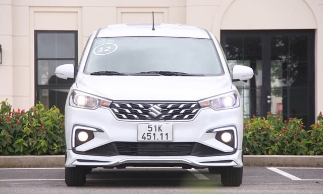Suzuki-Ertiga-dau-xe
