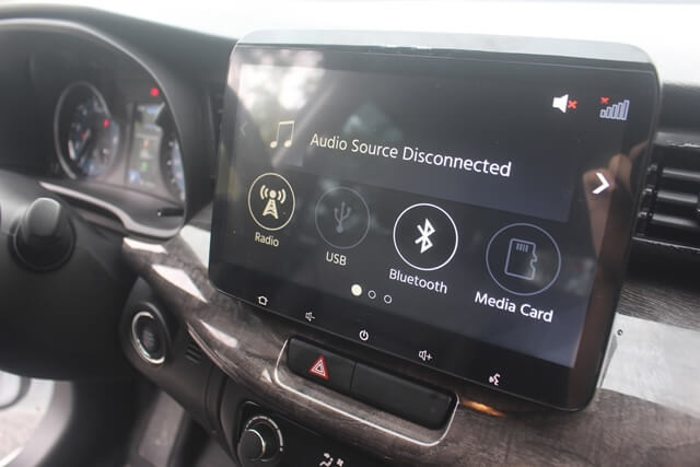 Suzuki-Ertiga-man-hinh-giai-tri