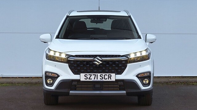 Suzuki-SX4-S-Cross-2022-den-chieu-sang