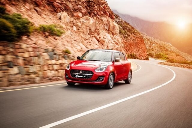 Suzuki-Swift-2023-van-hanh