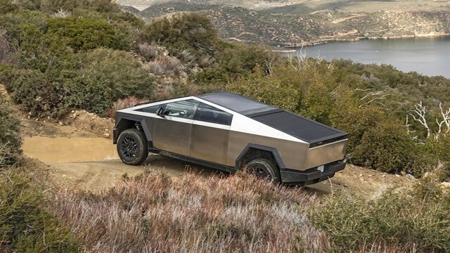 Tesla-Cybertruck-van-hanh