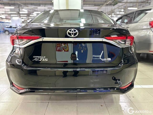 Toyota-Altis-facelift-duoi-xe