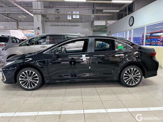 Toyota-Altis-facelift-than-xe