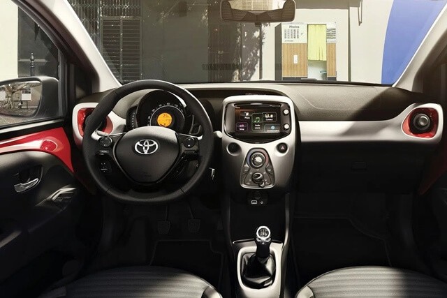 Toyota-Aygo-khoang-lai
