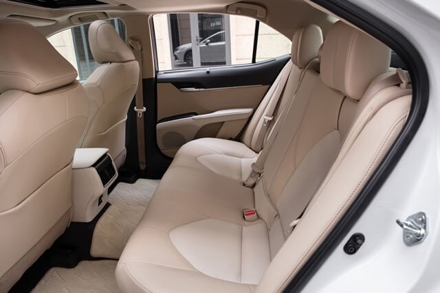Toyota-Camry-hang-ghe-thu-2