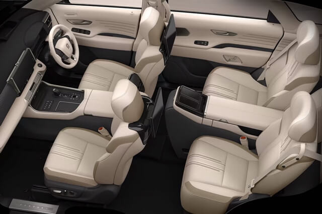 Toyota-Century-cabin