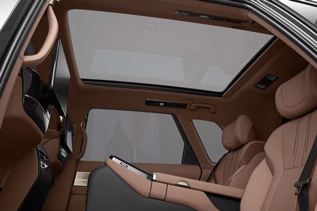 Toyota-Century-cua-so-troi