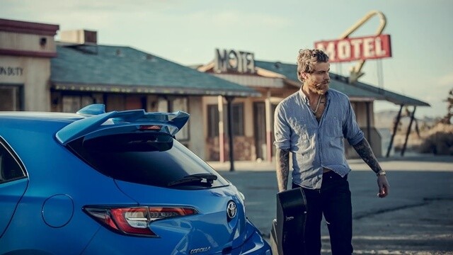 Toyota-Corolla-Hatchback-canh-gio