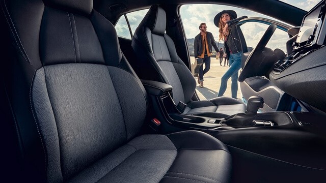 Toyota-Corolla-Hatchback-ghe-ngoi-khoang-lai