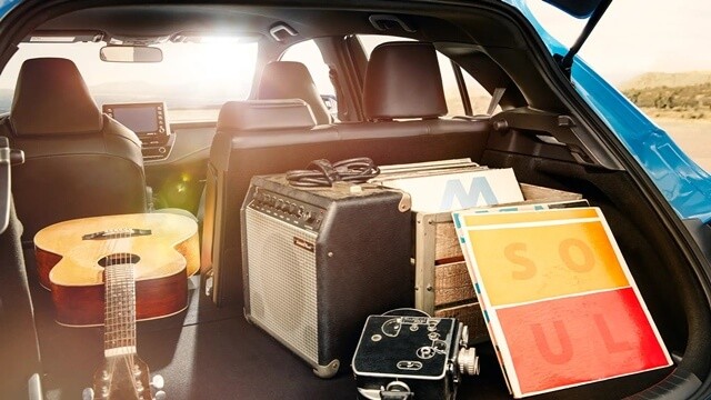 Toyota-Corolla-Hatchback-khoang-hanh-ly