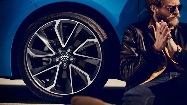 Toyota-Corolla-Hatchback-la-zang