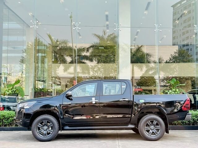 Toyota-Hilux-2023-than-xe.