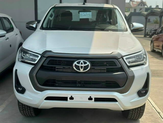 dau xe hilux 2024