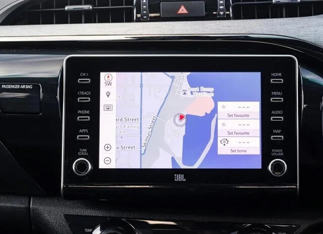 Toyota-Hilux-facelift-trung-tam-giai-tri