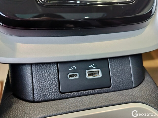 Toyota-Innova-Cross-cong-usb