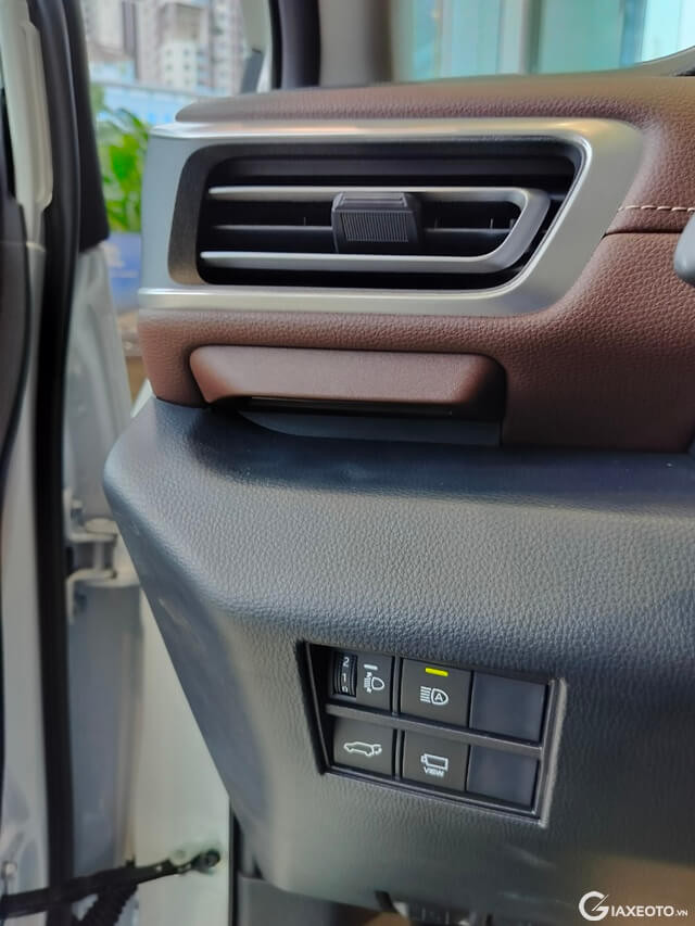 Toyota-Innova-Cross-cua-gio-dieu-hoa