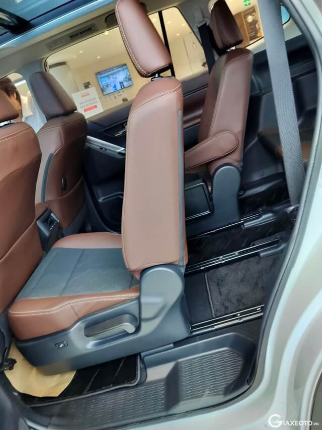Toyota-Innova-Cross-hang-ghe-thu-2