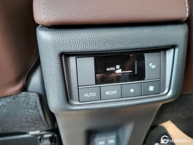 Toyota-Innova-Cross-man-hinh-chinh-dieu-hoa