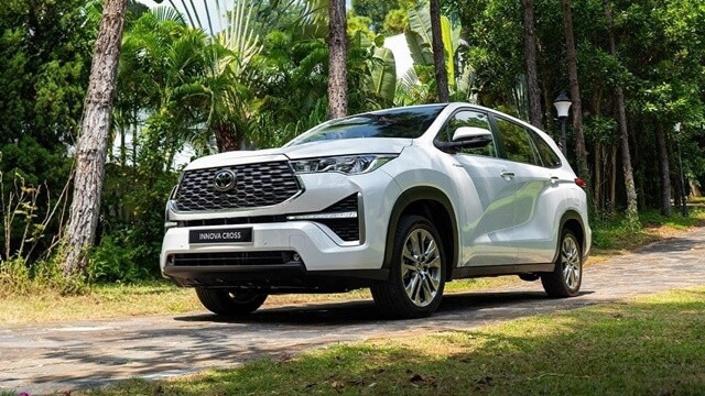 Toyota-Innova-Cross-ngoai-that