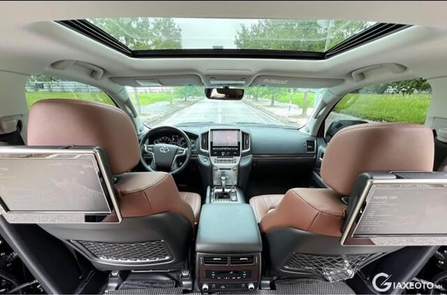 Toyota-Land-Cruiser-2019-nhap-Trung-Dong-cua-so-troi