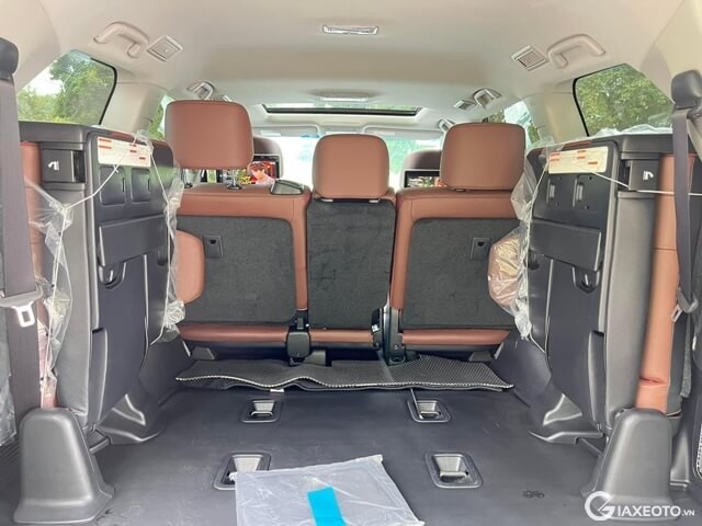 Toyota-Land-Cruiser-2019-nhap-Trung-Dong-khoang-hanh-ly