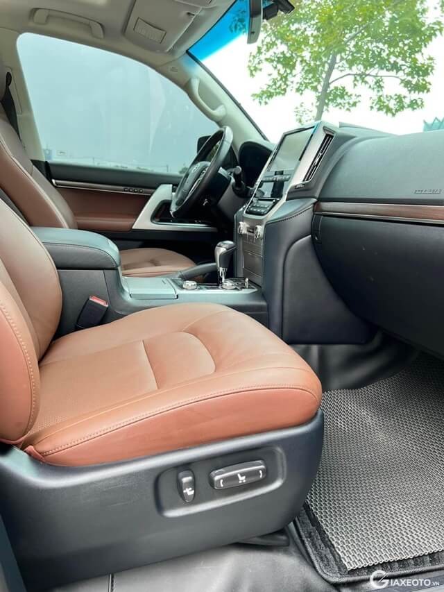 Toyota-Land-Cruiser-2019-nhap-Trung-Dong-khong-gian-khoang-lai