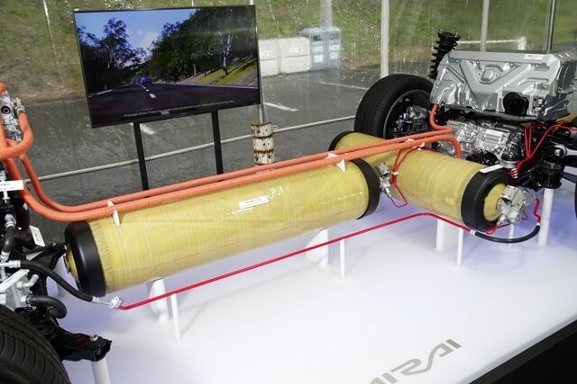 Toyota-Mirai-he-dan-dong