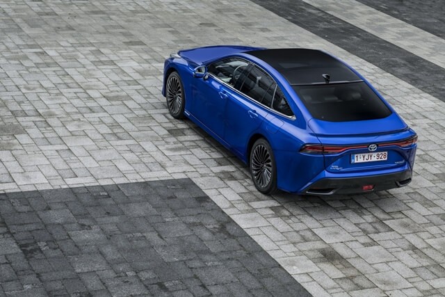 Toyota-Mirai-ngoai-that