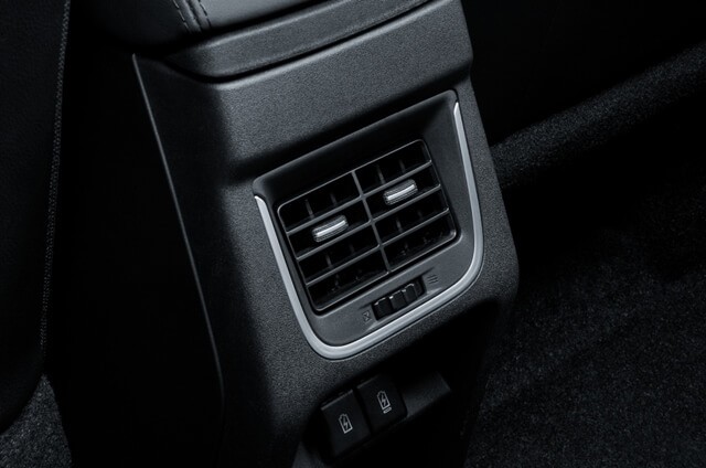 Toyota-Urban-Cruiser-Hyryder-cua-gio-dieu-hoa