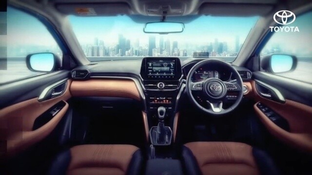 Toyota-Urban-Cruiser-Hyryder-khoang-lai