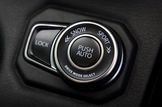 Toyota-Urban-Cruiser-Hyryder-nut-bam-chon-che-do-lai