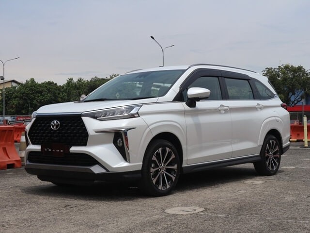 Cận cảnh Toyota Veloz 2022 bản số sàn sắp về Việt Nam có thể thay thế  Innova