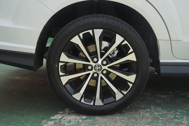 Toyota-Veloz-la-zang