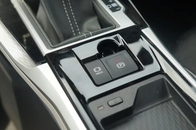 Toyota-Veloz-phanh-tay-dien-tu