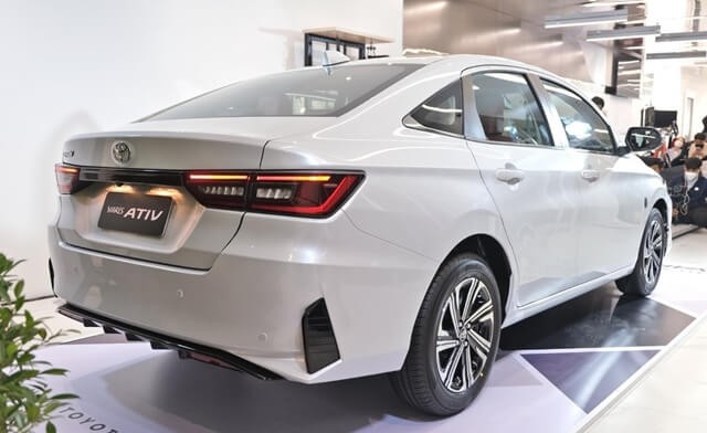 Toyota-Vios-2023-Yaris-Ativ-hong-va-duoi-xe