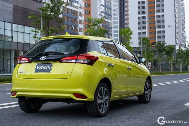 Toyota-Yaris-tai-viet-nam-hong-va-duoi-xe