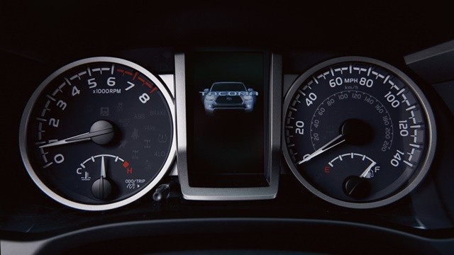 Toyota-tacoma-cum-dong-hong-ky-thuat-so