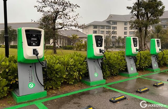 Tru-sac-pin-oto-sieu-nhanh-DC-30kw-cua-Vinfast