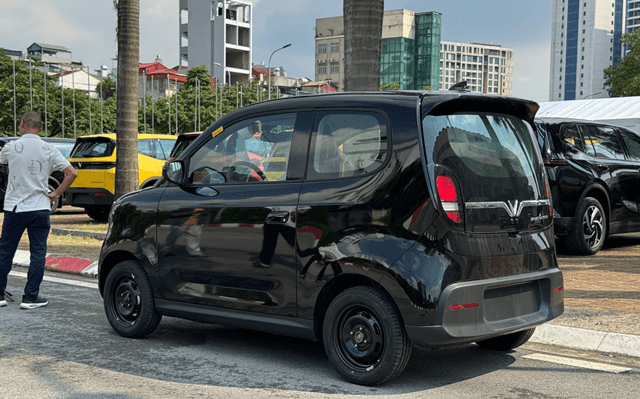 Vinfast-Minio-Green-hong-xe