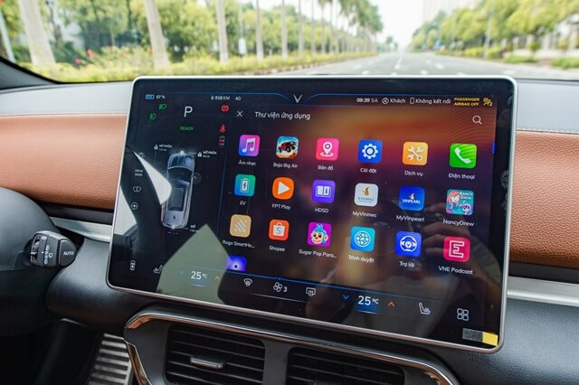 Vinfast-VF8-thiet-ke-man-hinh-trung-tam