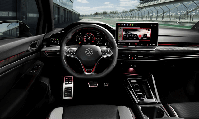 Volkswagen-Golf-khoang-lai