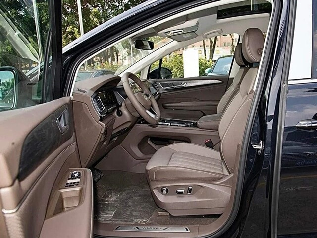 Volkswagen-Viloran-ghe-ngoi-khoang-lai