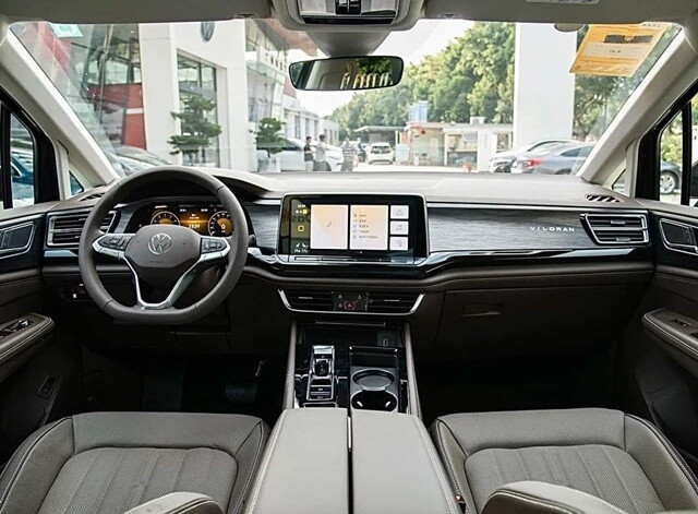 Volkswagen-Viloran-khoang-lai