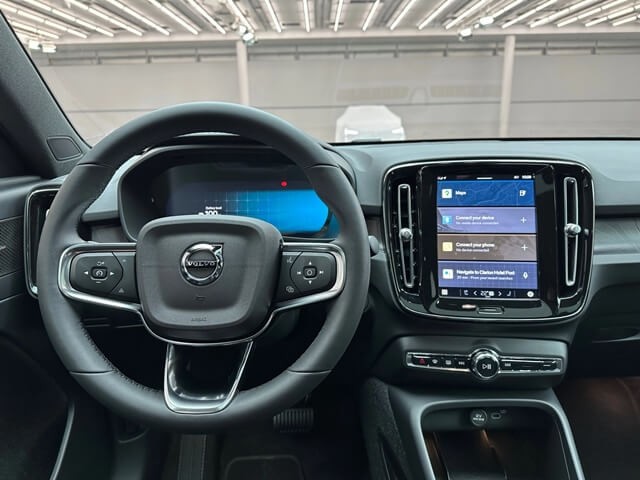 Volvo-C40-Recharge-vo-lang-va-man-hinh-giai-tri